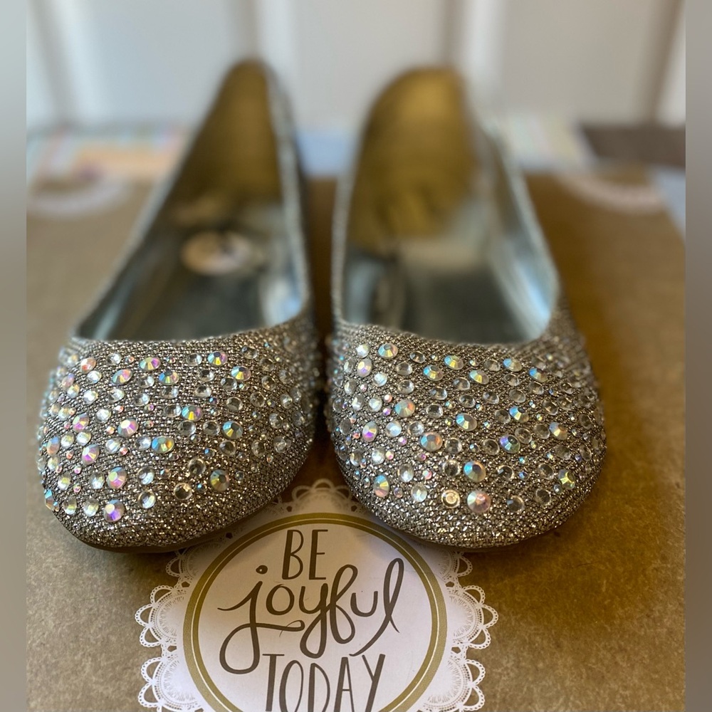 Nicole silver flats size 7 1/2